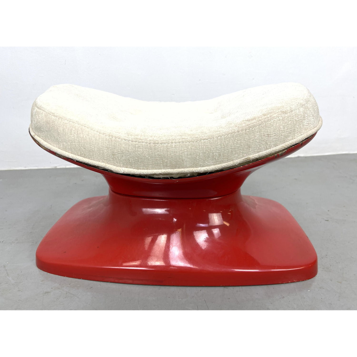 Red Molded Plastic Corseted Base 2b88e6