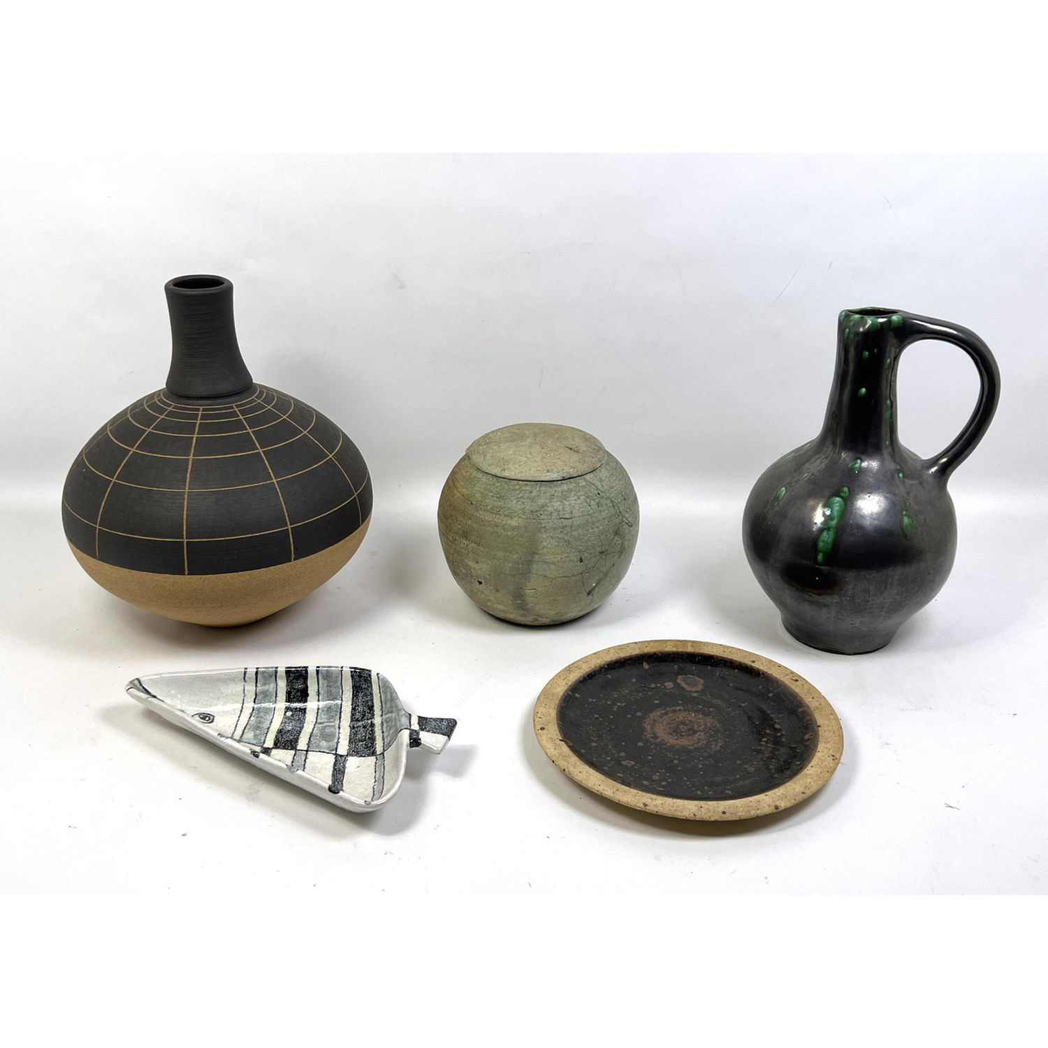 5pc Modern Design Pottery collection.