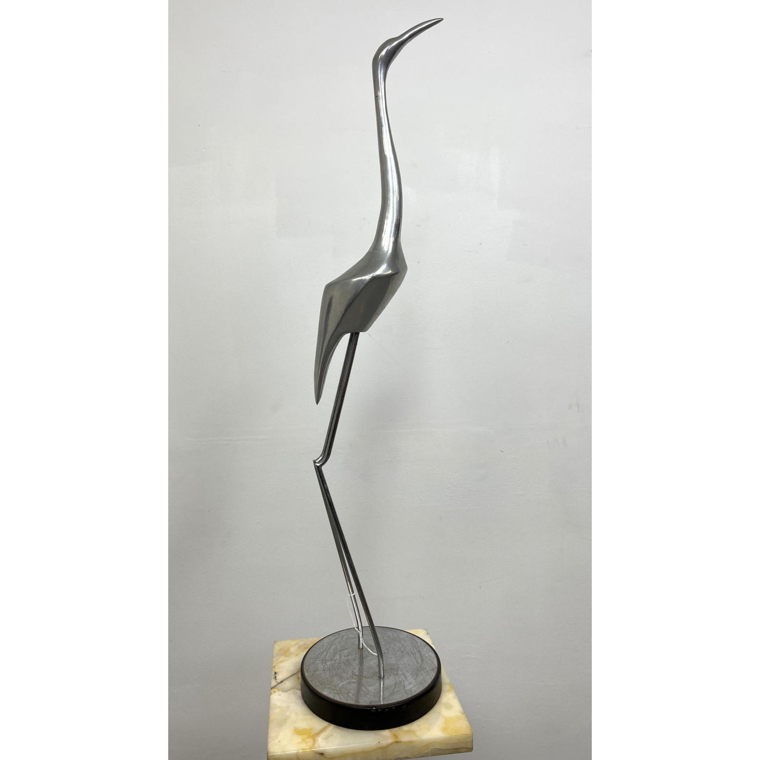 Crane statue made of aluminum  2b8bc4