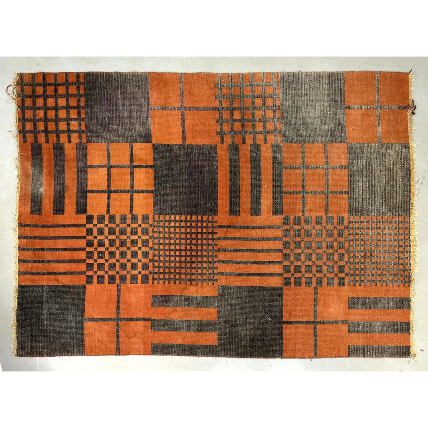 5'4x7'6 Bauhaus Design carpet.