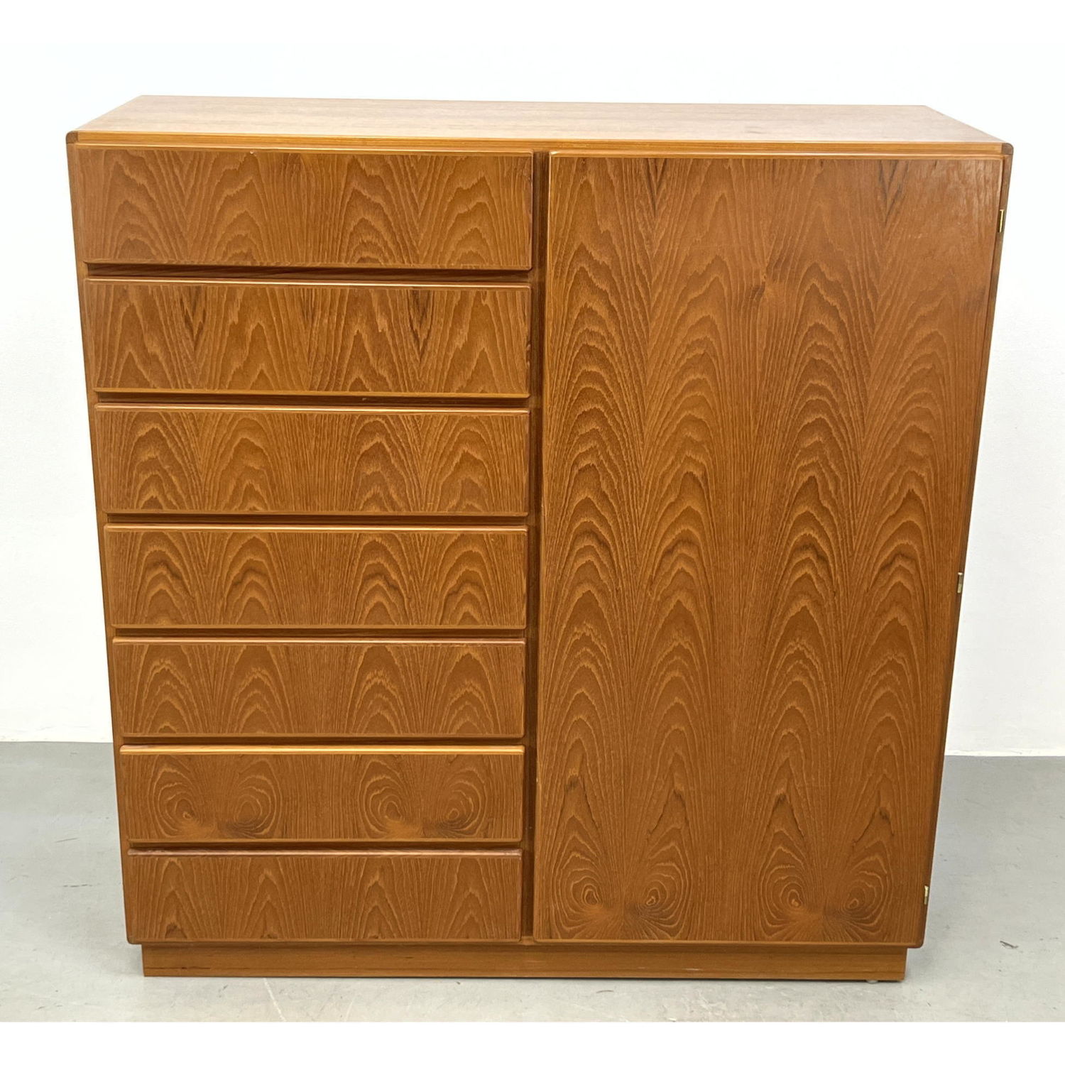 KOMFORT Danish Modern Teak Gentleman s 2b8c3d