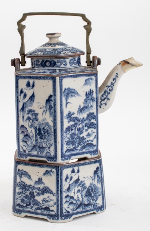 JAPANESE PORCELAIN TEAPOT WITH