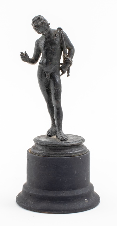 GRAND TOUR PATINATED BRONZE STATUE OF