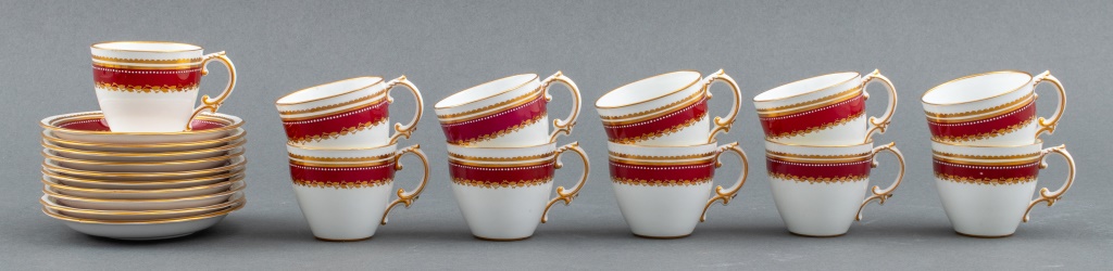 ROYAL CROWN DERBY RED AND GOLD 2bb71f