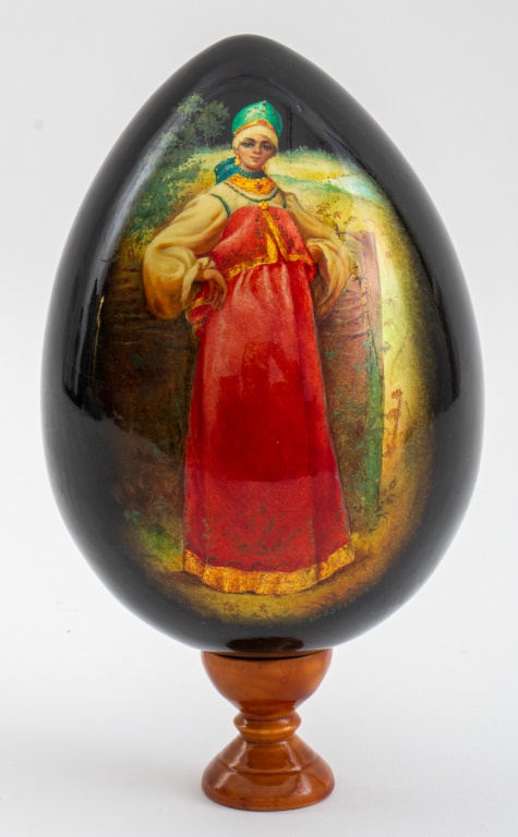 RUSSIAN LACQUER EGG, POSSIBLY FEDOSKINO,