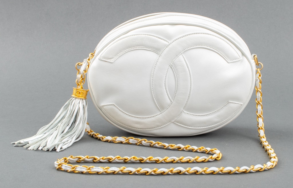 CHANEL WHITE LEATHER OVAL CROSS