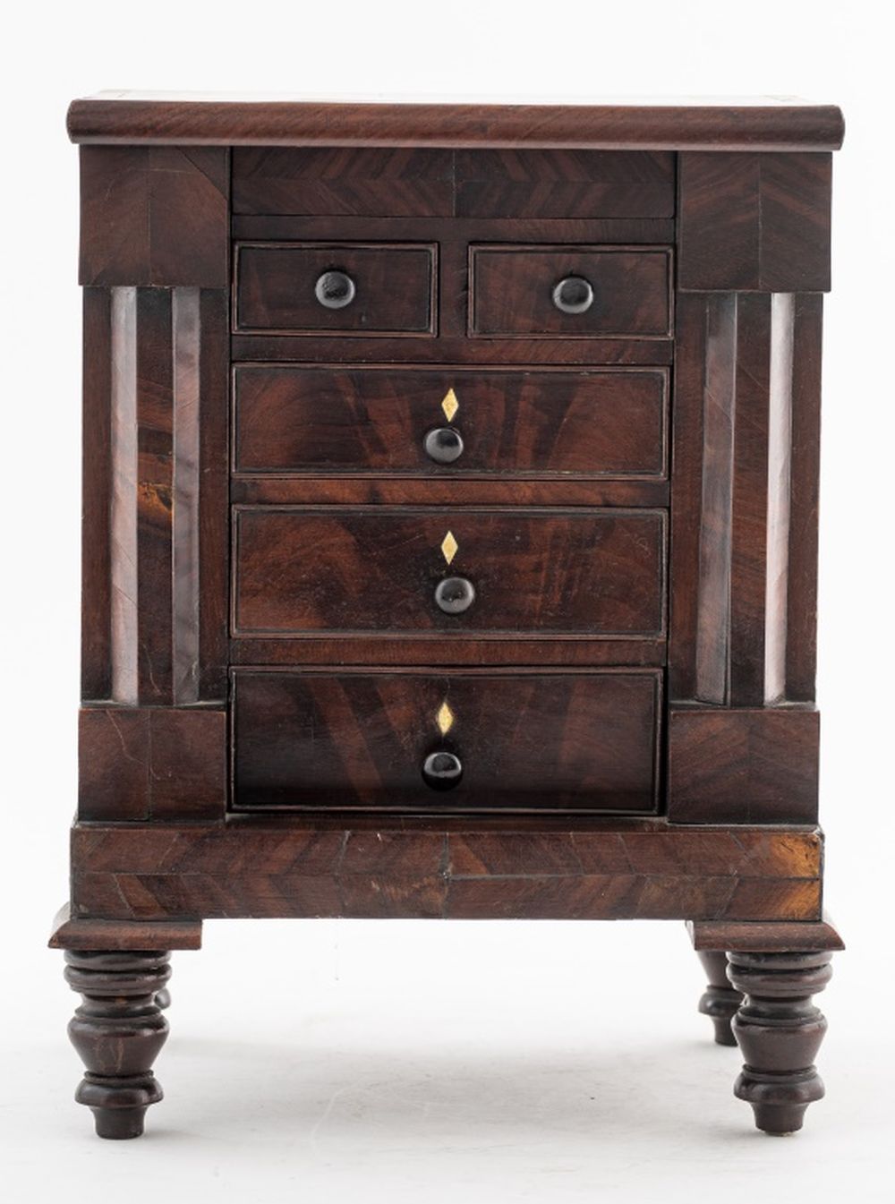 VICTORIAN DIMINUTIVE CHEST OF DRAWERS 2bbd54