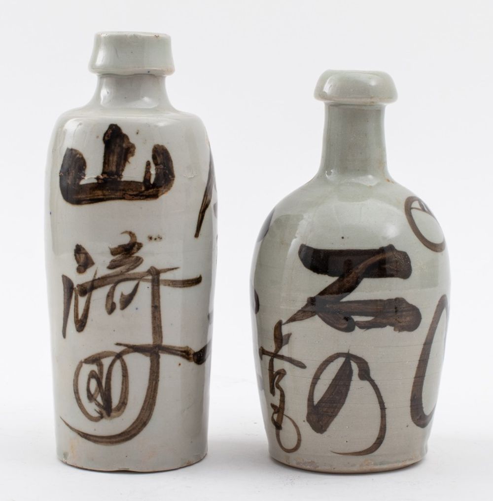 JAPANESE GLAZED CERAMIC SAKE BOTTLES  2bbe4c