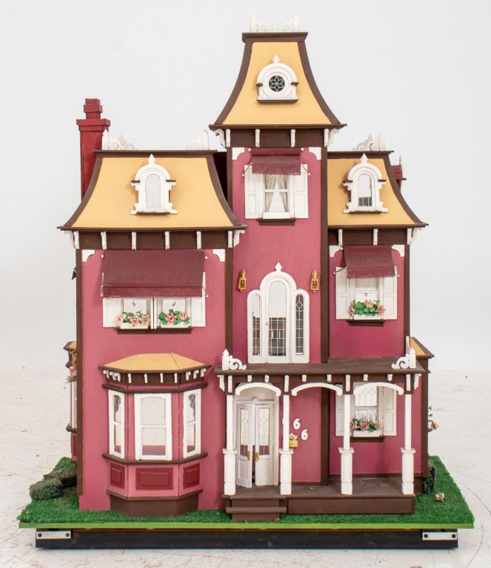 VICTORIAN STYLE DOLL HOUSE Victorian