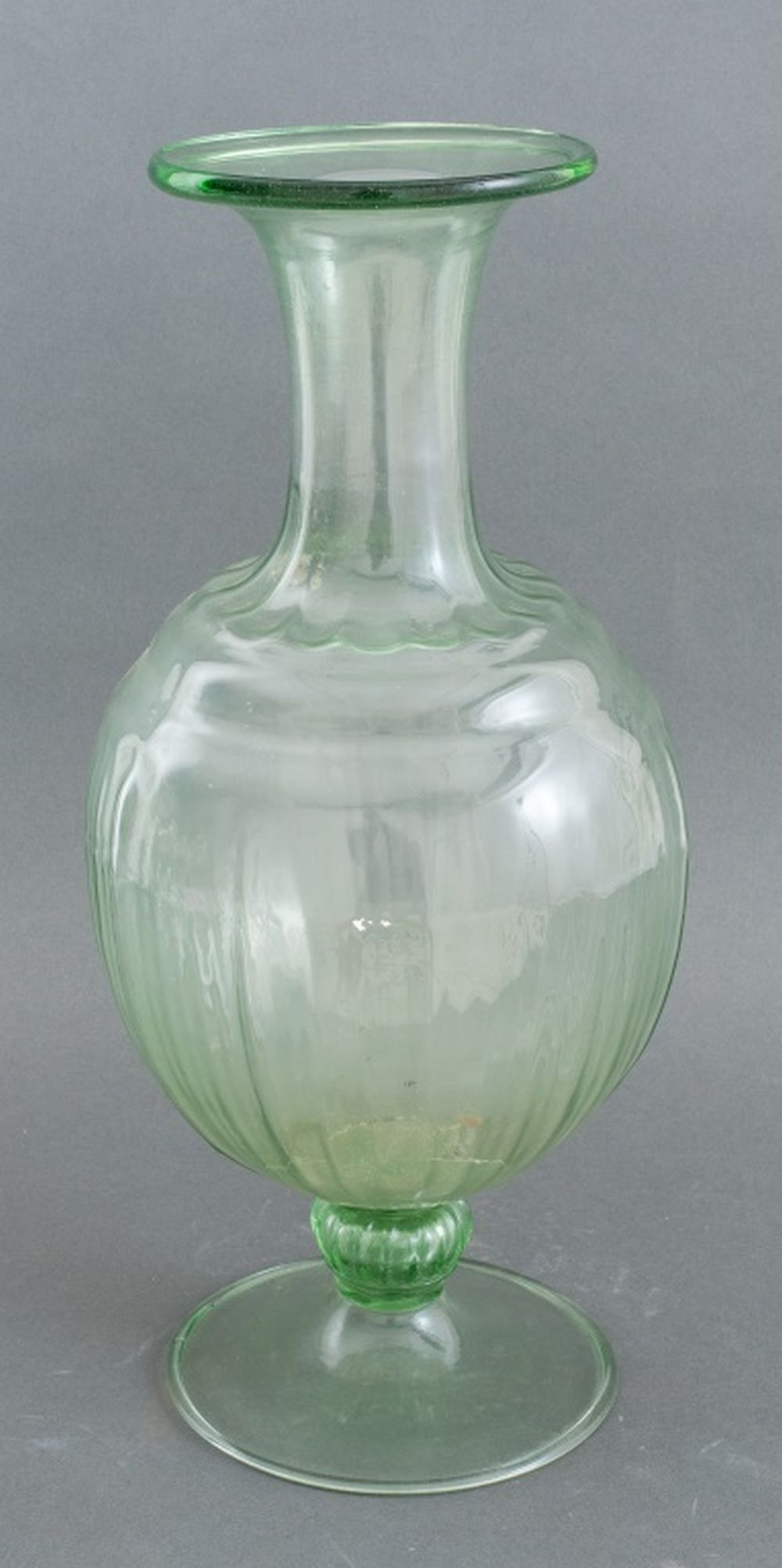 AMPHORA FORM GREEN GLASS VASE  2bc392