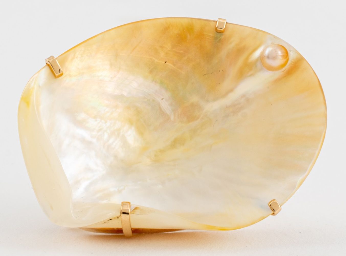 14K YELLOW GOLD CLAM SHELL BROOCH 2bc3de