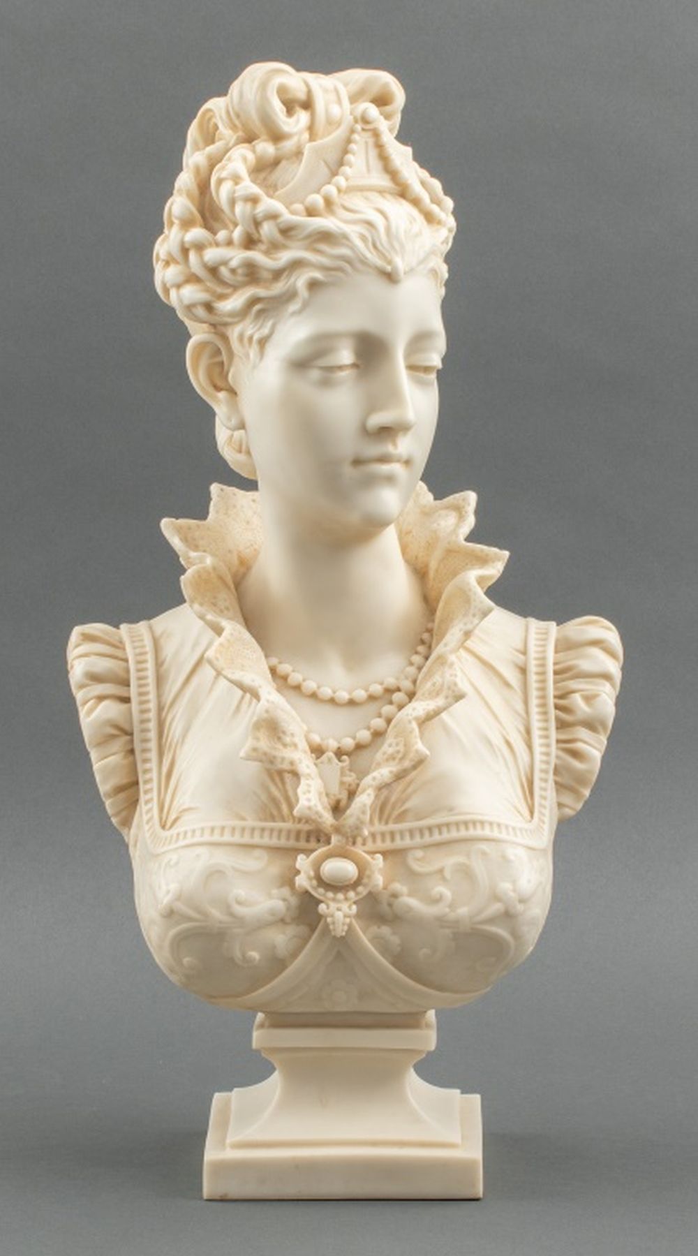 FRENCH NOBLEWOMAN BUST SCULPTURE