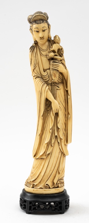 CHINESE RESIN SCULPTURE OF A WOMAN