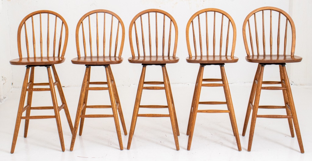 WINDSOR STYLE OAK HIGH STOOLS,