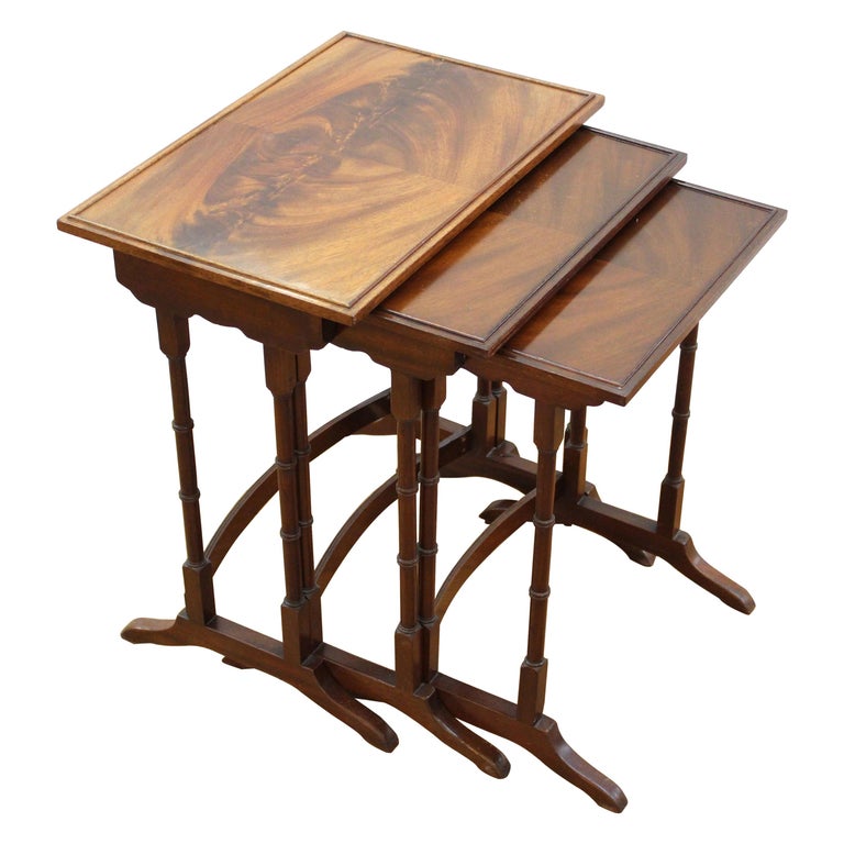 ENGLISH EDWARDIAN NESTING TABLES English