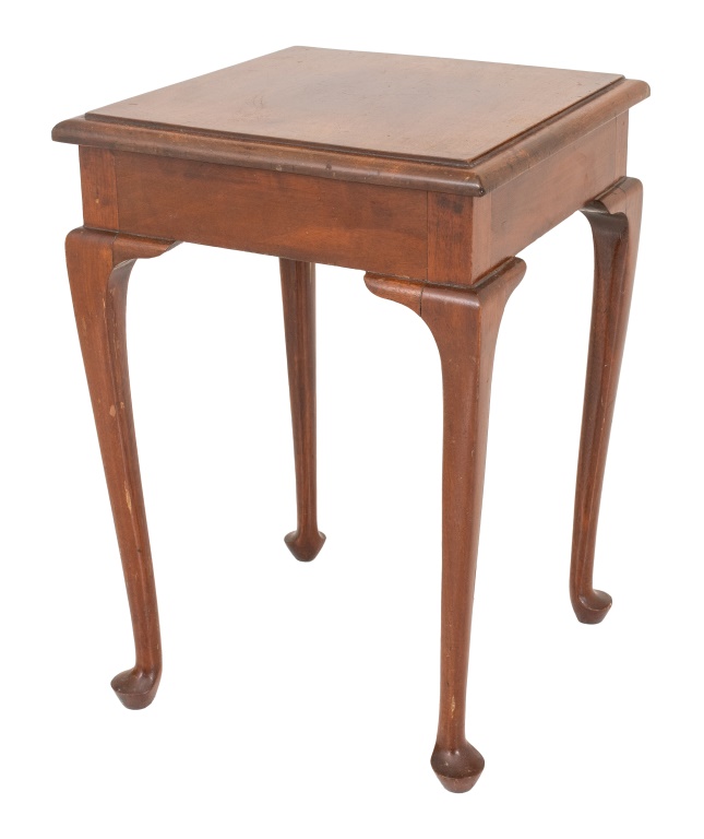 GEORGE II STYLE SMALL SIDE TABLE 2bc666
