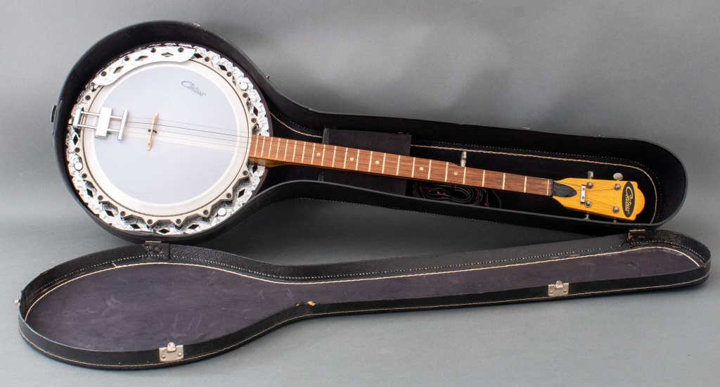 5 STRING CONTESSA BANJO WITH CASE Five