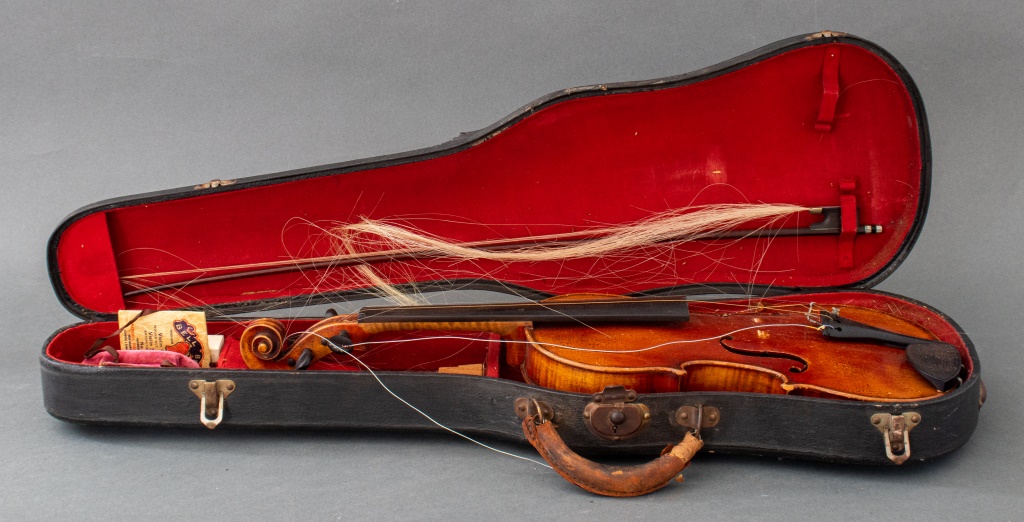 VINTAGE VIOLIN AND BOW WITH CASE