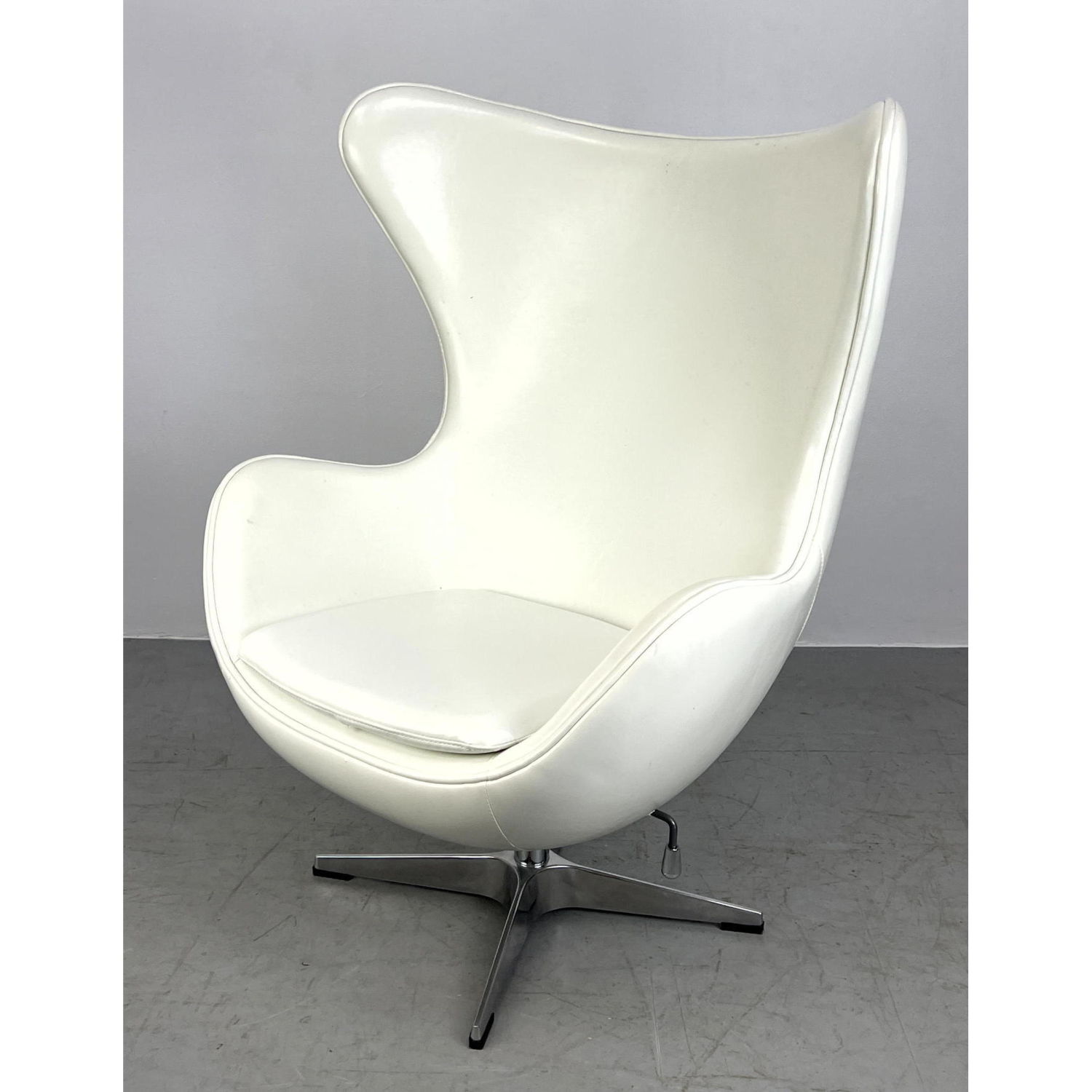 Arne Jacobsen Style White Vinyl