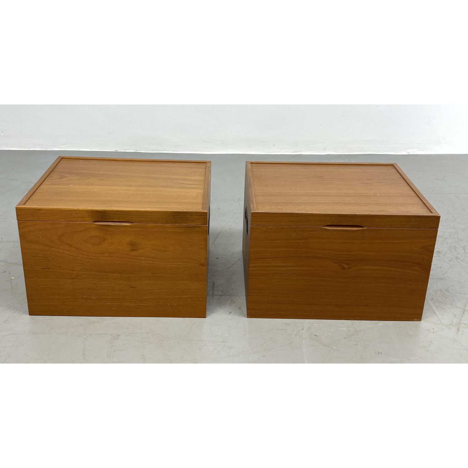 2 POUL HUNDEVAD Storage boxes with