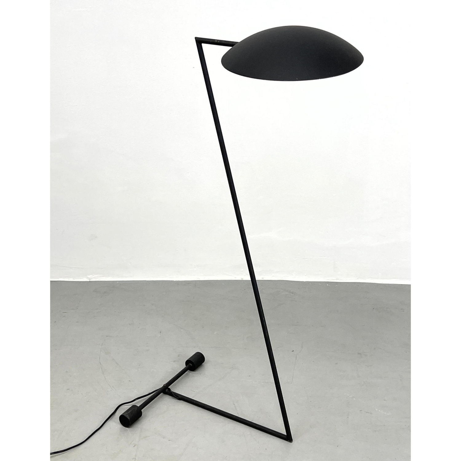 80s Z Black Floor Lamp Minimalist 2ba650