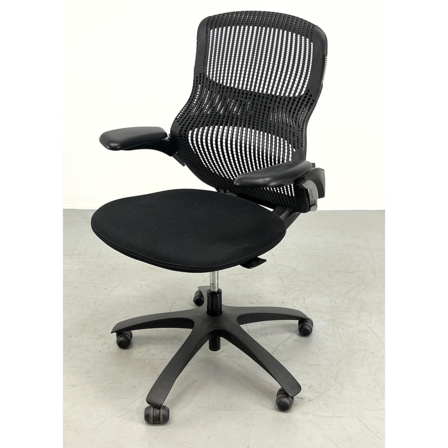 Black KNOLL Adjustable Mesh Office