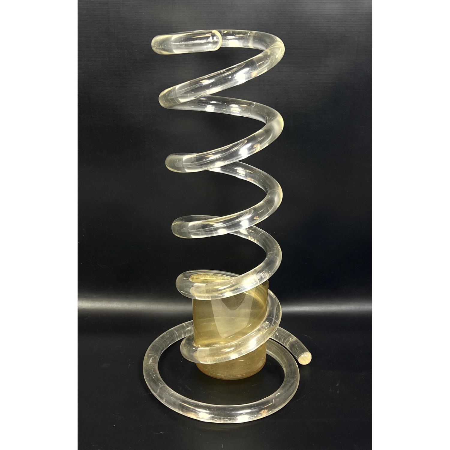 DOROTHY THORPE Style Spiral Lucite