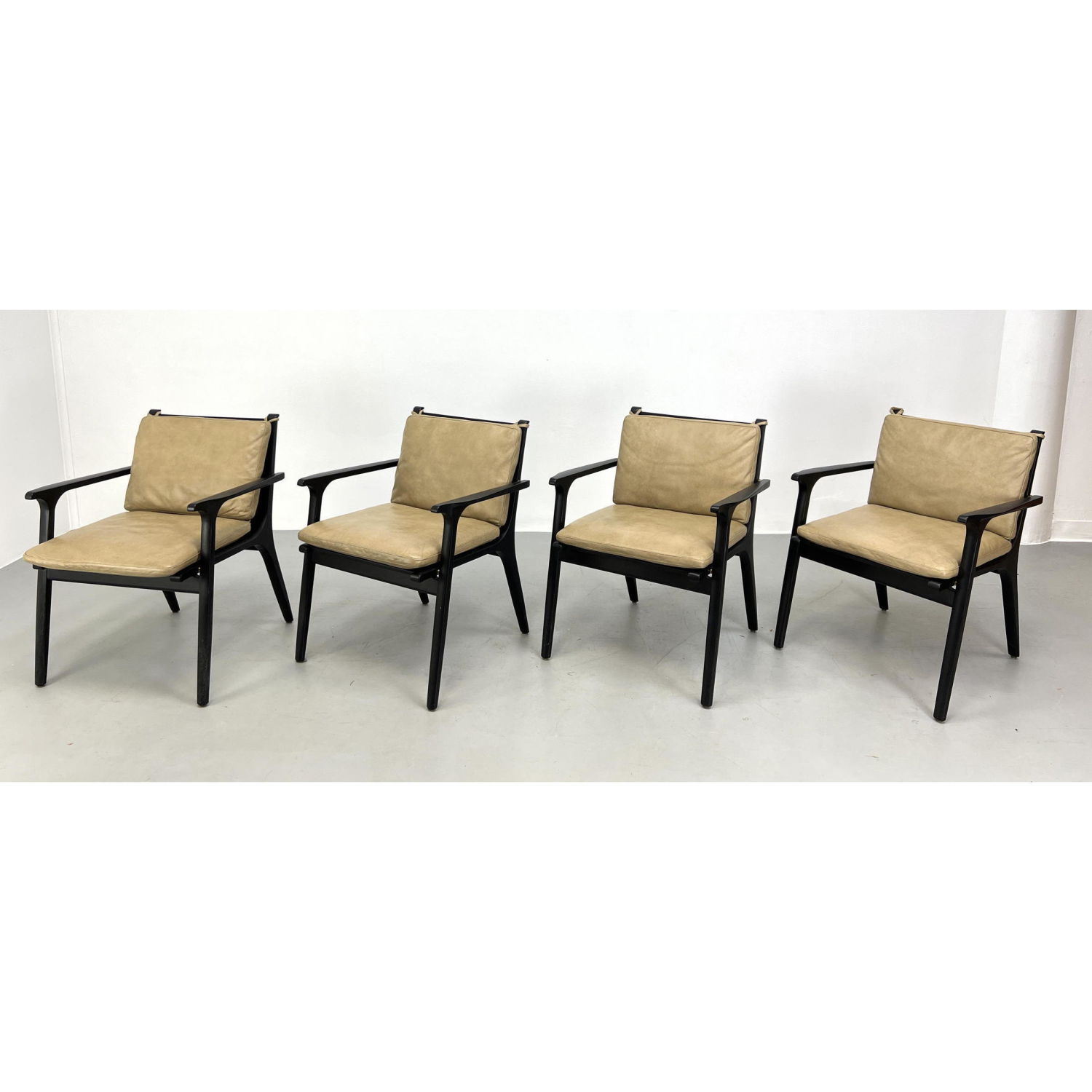 Set 4 Ren dining chair designed