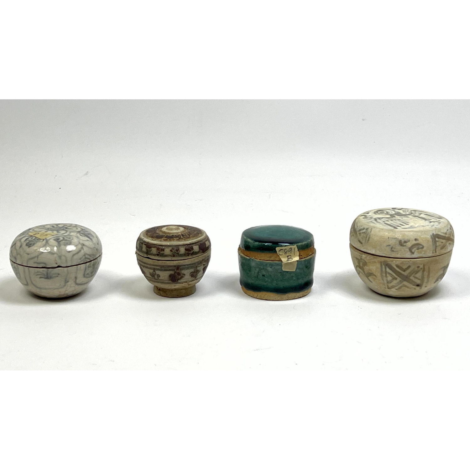 4pc Antique Chinese Porcelain lidded 2bab15