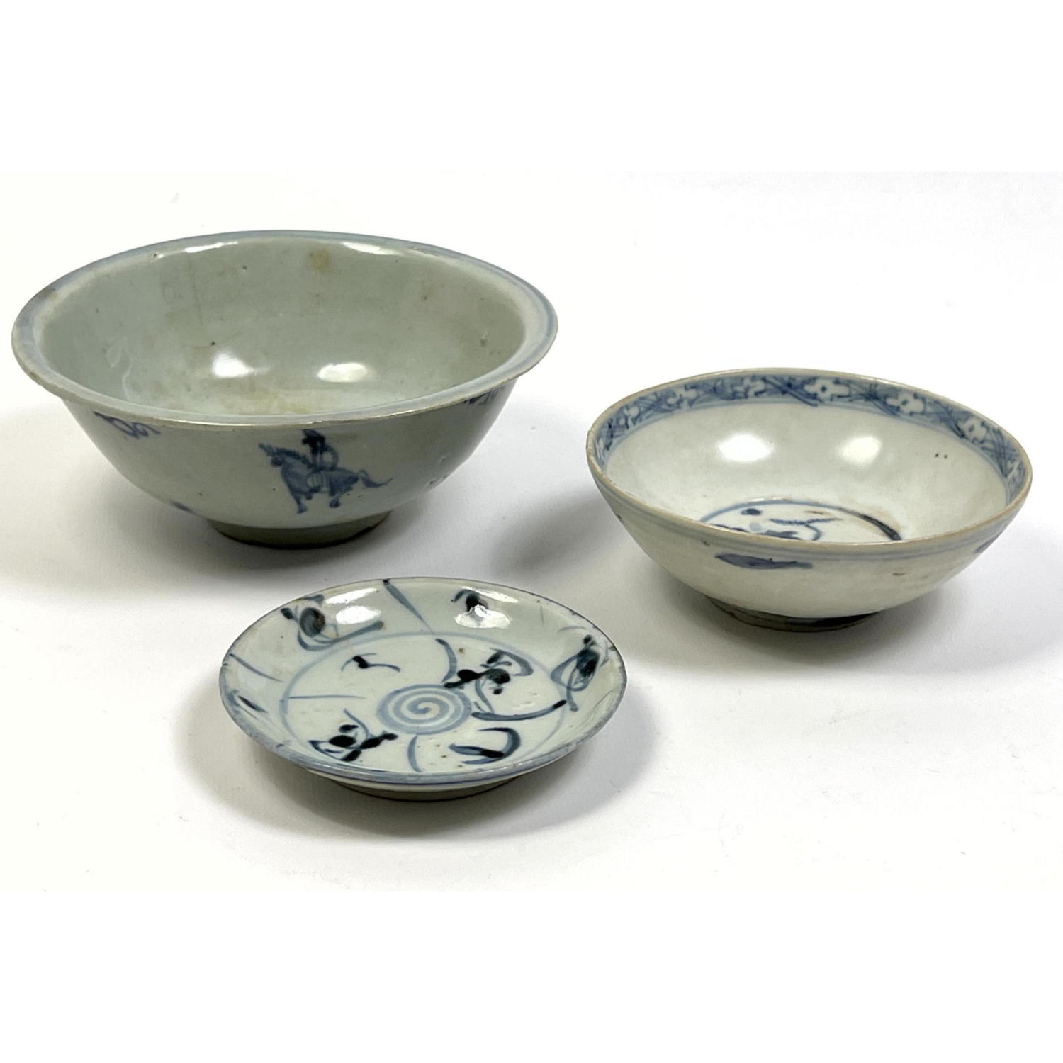 3pcs Chinese Bowls. Ming Blue decorated.