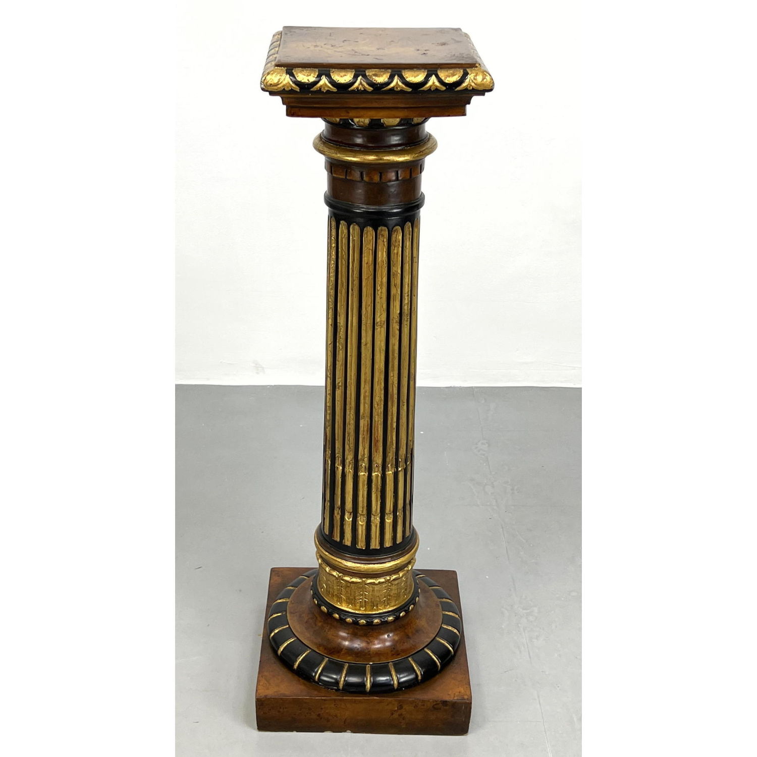 Antique Decorative Display Pedestal  2bac3a
