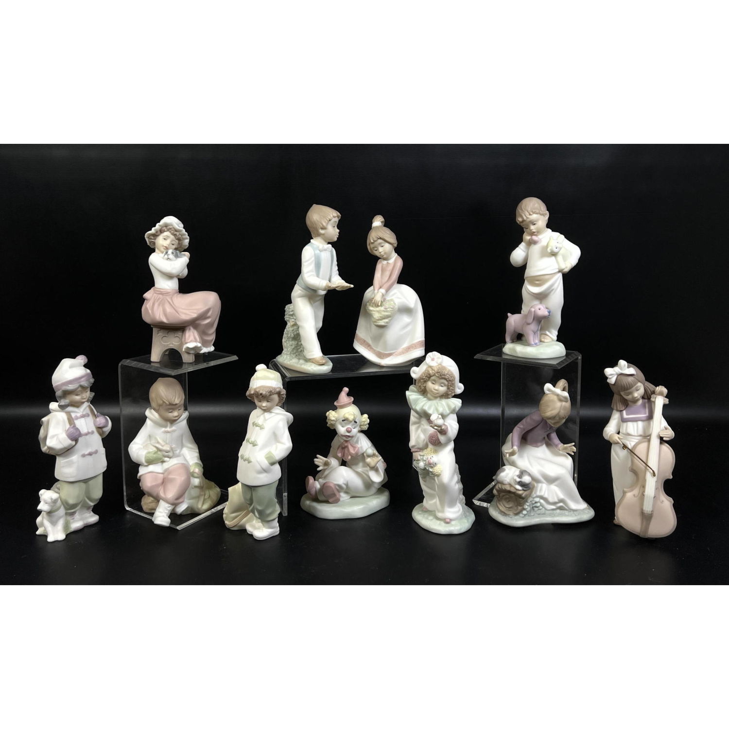 11pcs Golden Memories Figurines.