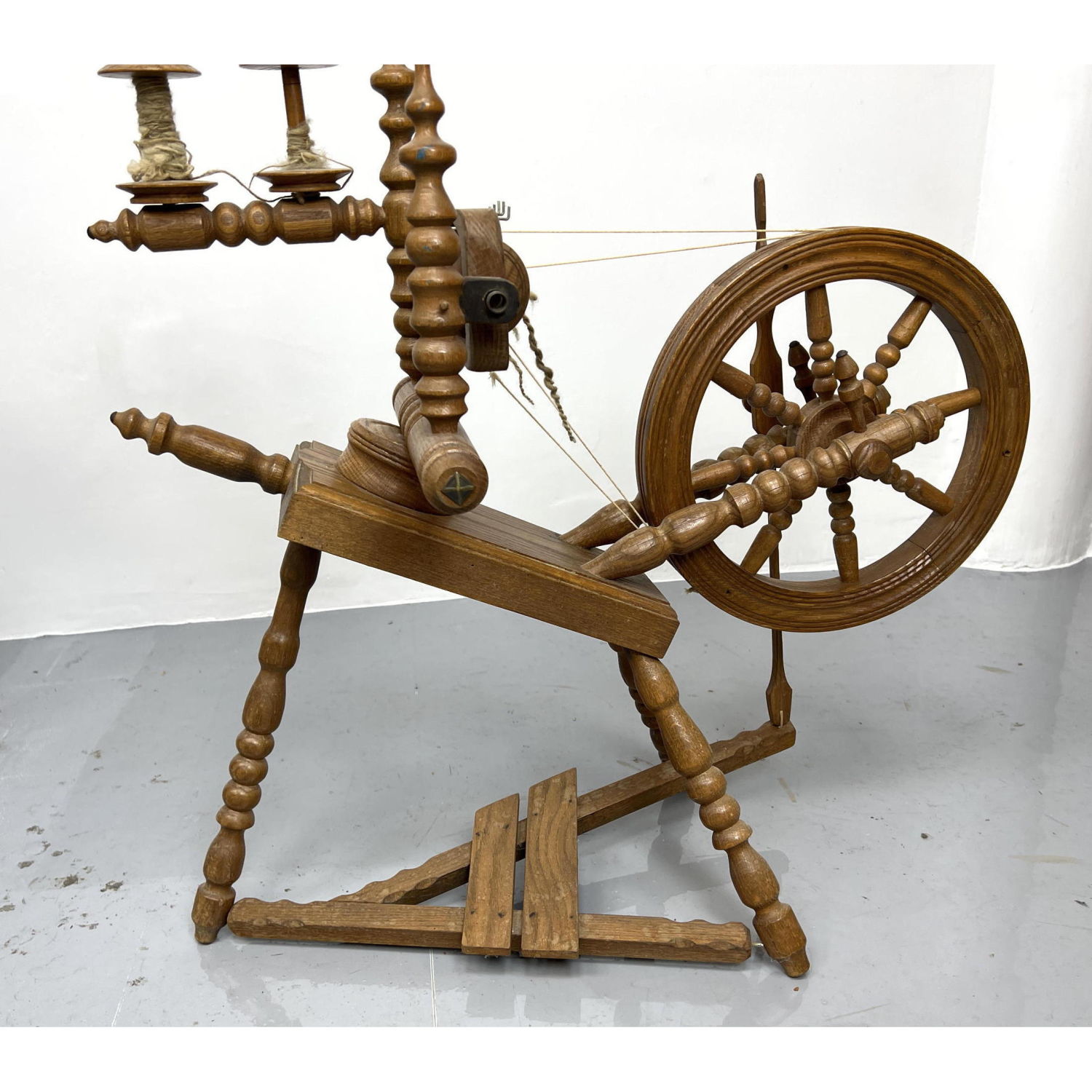 Vintage Oak Spinning Wheel Maybe 2bacbe