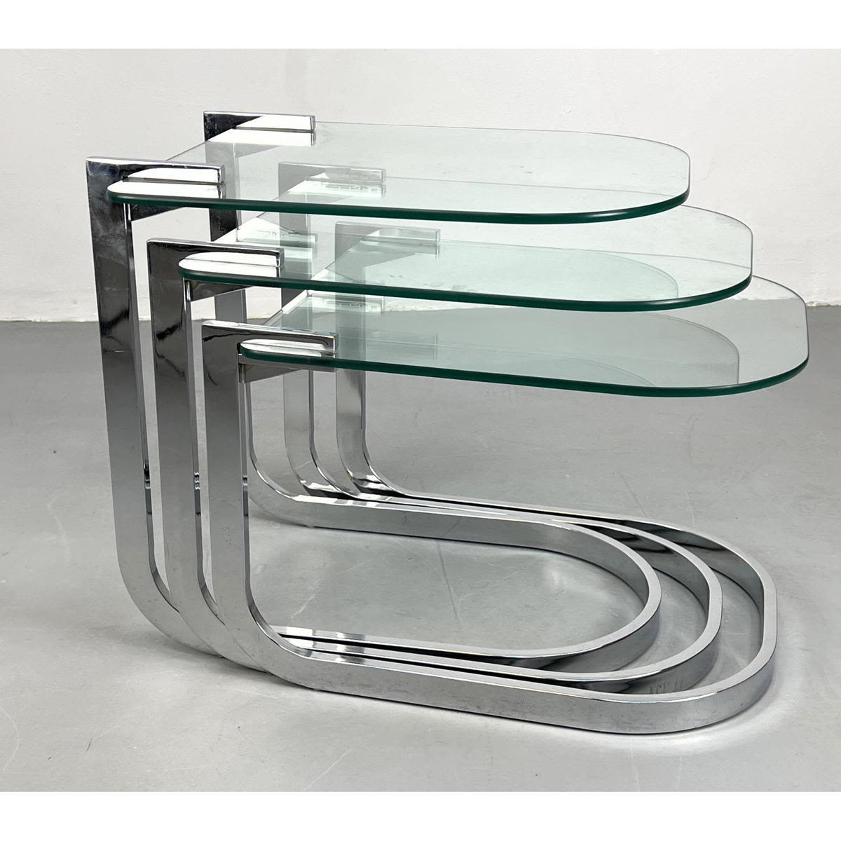 DIA Chrome Cantilever Glass Nesting