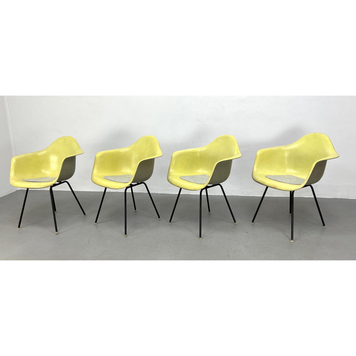 Set 4 CHARLES EAMES Fiberglass 2bb03f