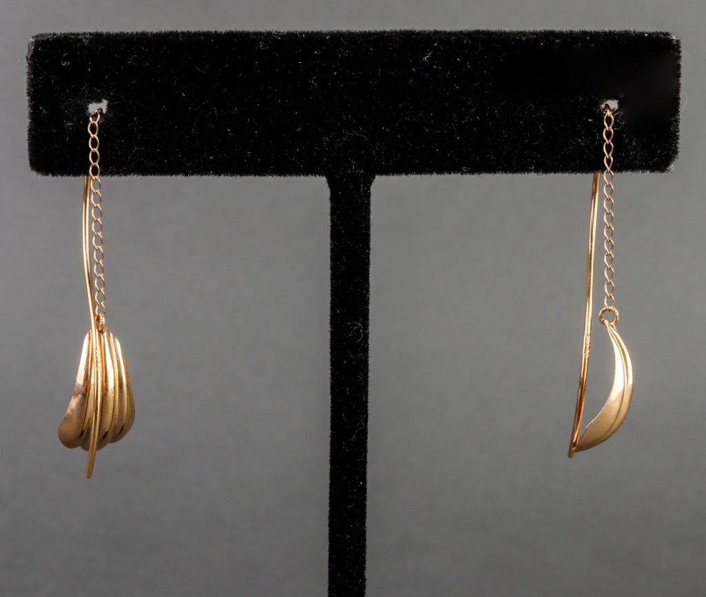 MODERN 14K GOLD WIRE & CHAIN DANGLE