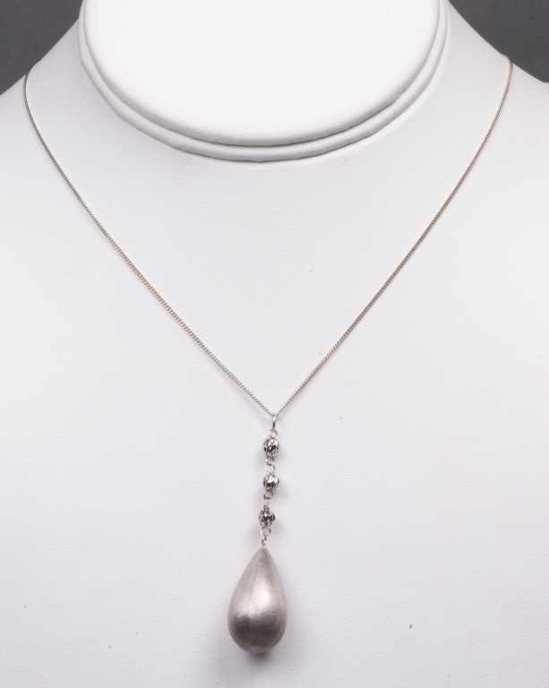 PERUVIAN 14K WHITE GOLD SATIN DROP