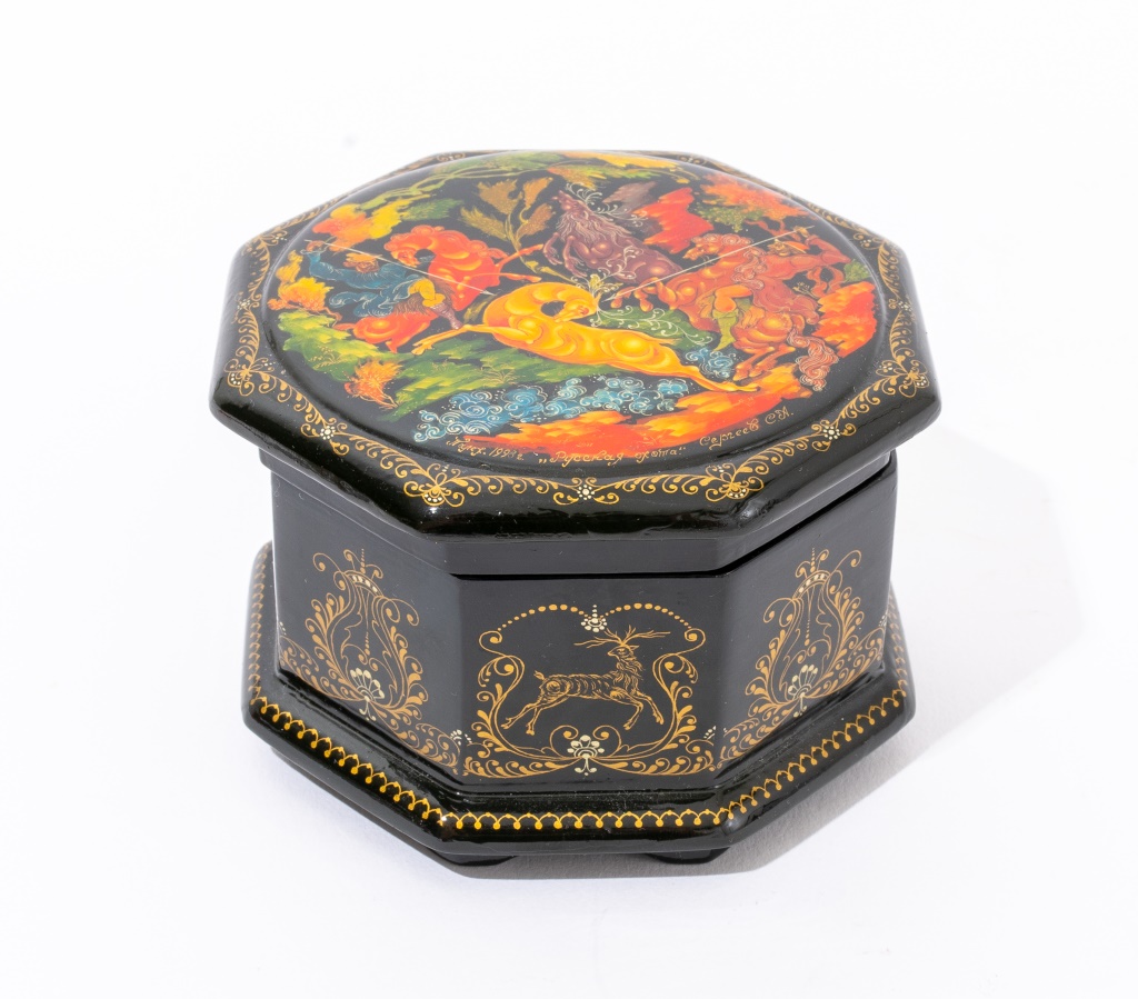 RUSSIAN LACQUER OCTAGONAL BOX,