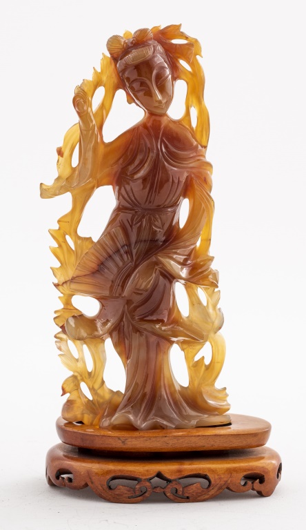 CHINESE CARVED AGATE FIGURE OF 2bb2dd