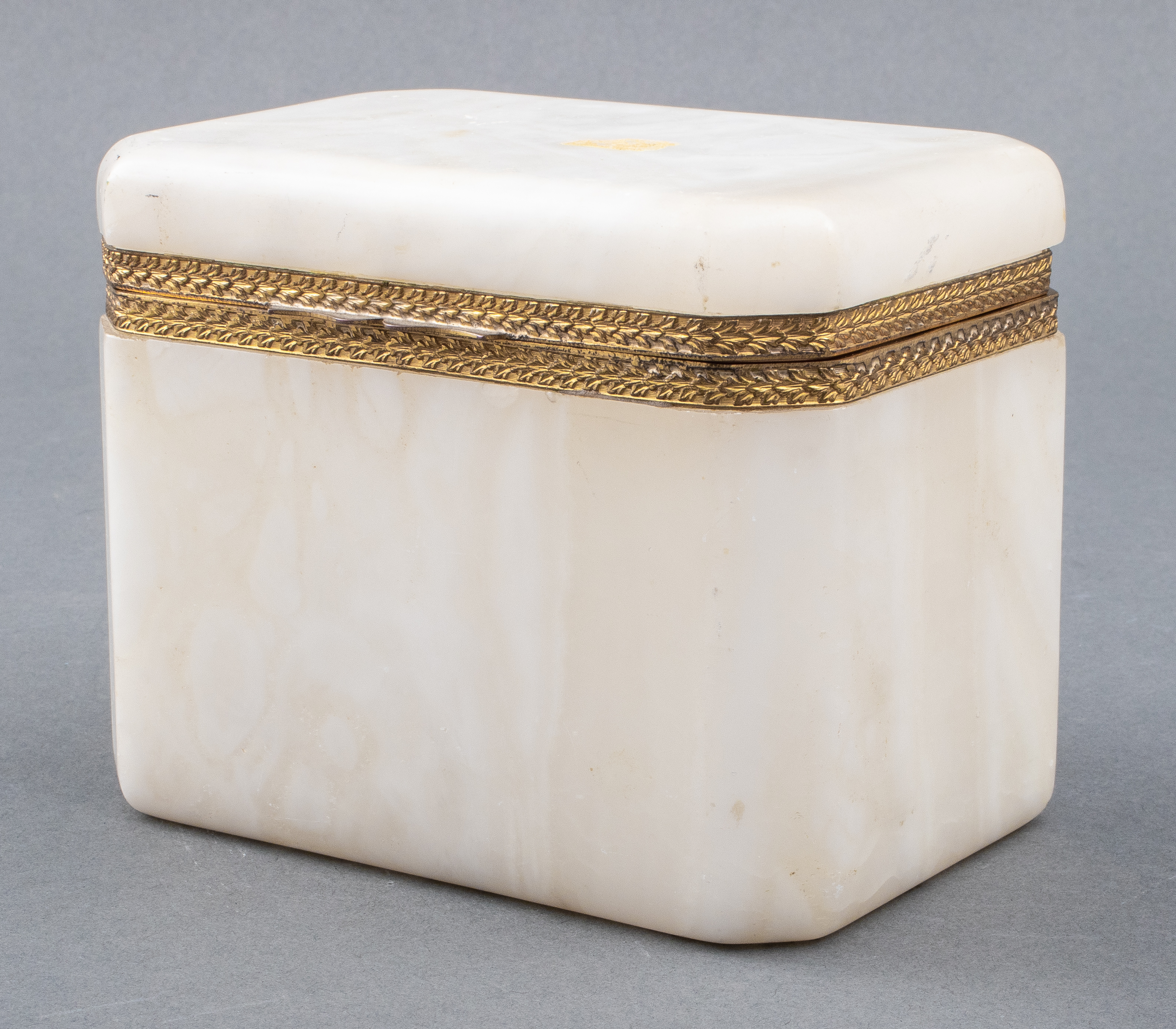 WHITE MARBLE DECORATIVE BOX WITH 2be3c5