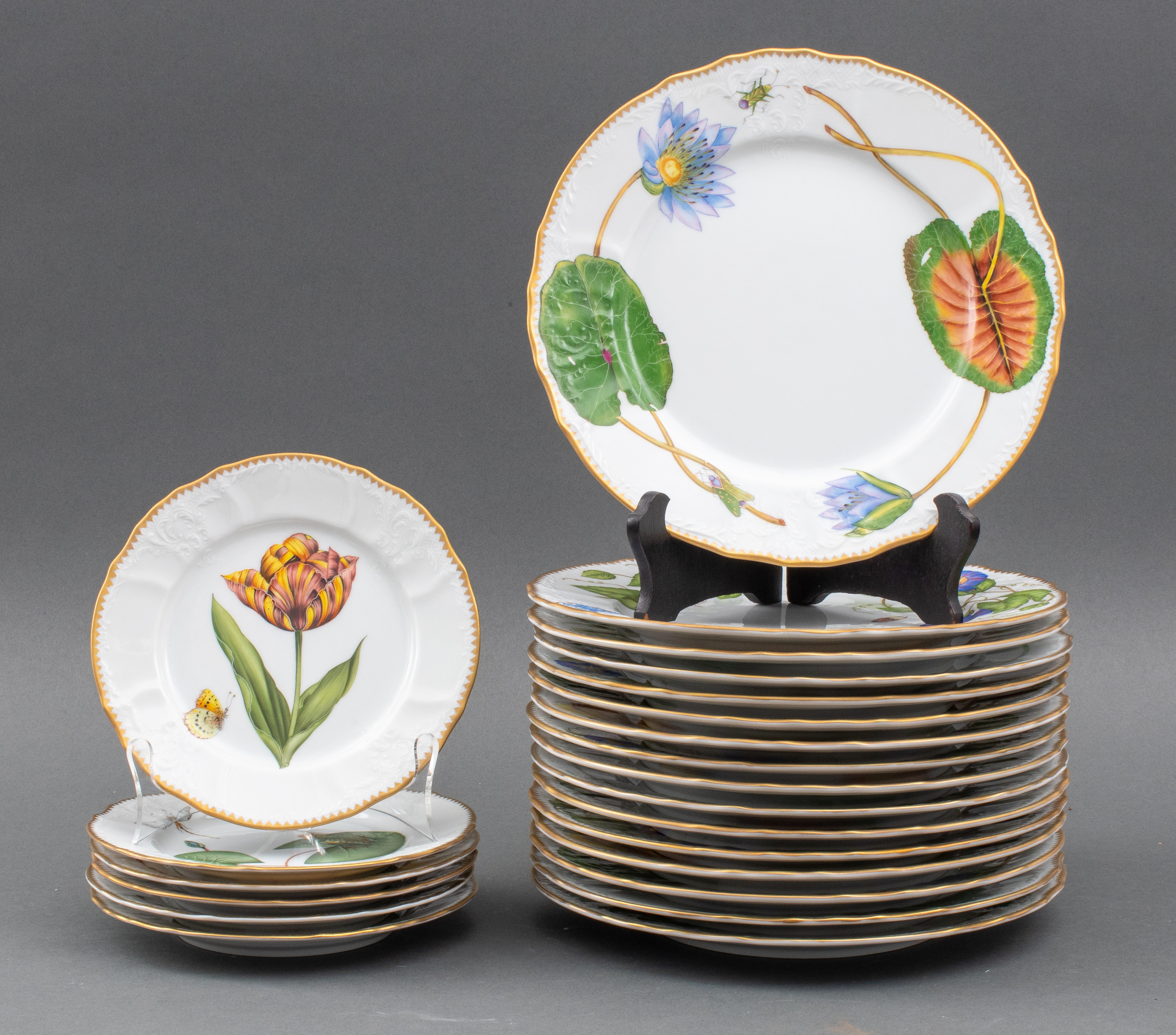 ANNA WEATHERLEY PORCELAIN PLATES, 22