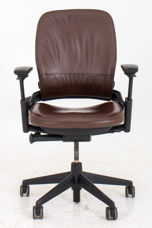 BROWN LEATHER OFFICE CHAIR WITH 2bcc3c