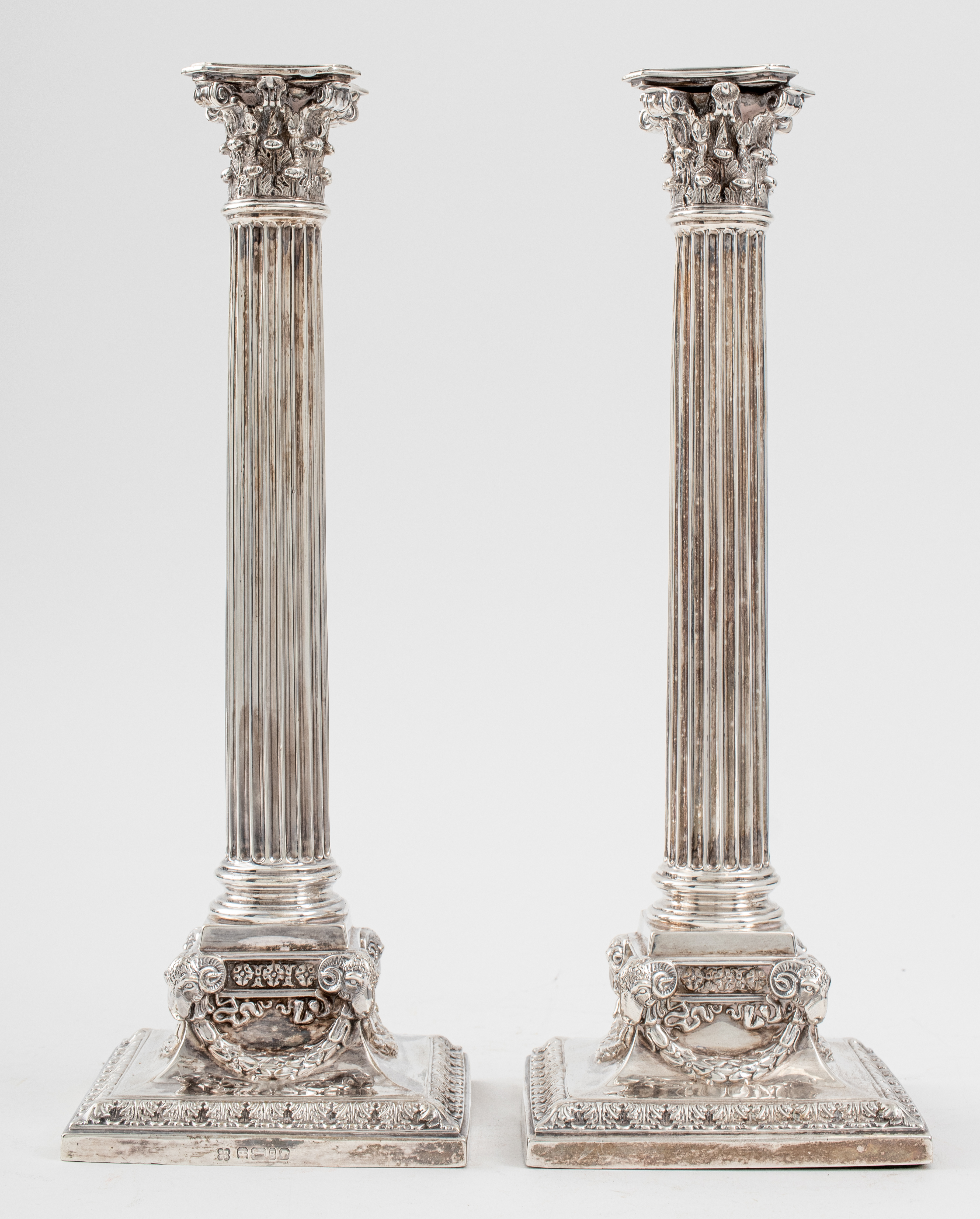 VICTORIAN SILVER CORINTHIAN CANDLESTICKS 2bd385