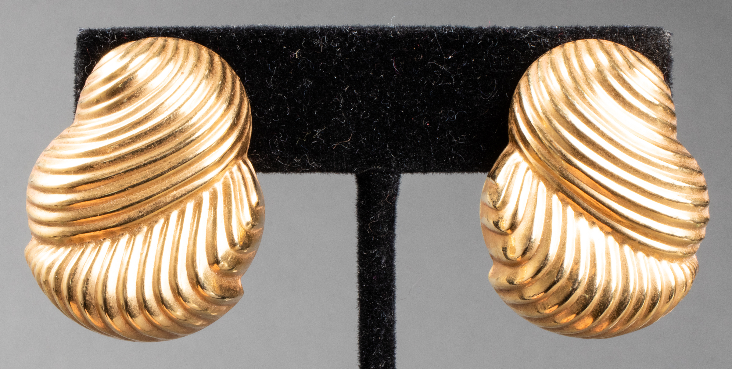 VINTAGE 14K YELLOW GOLD RIBBED
