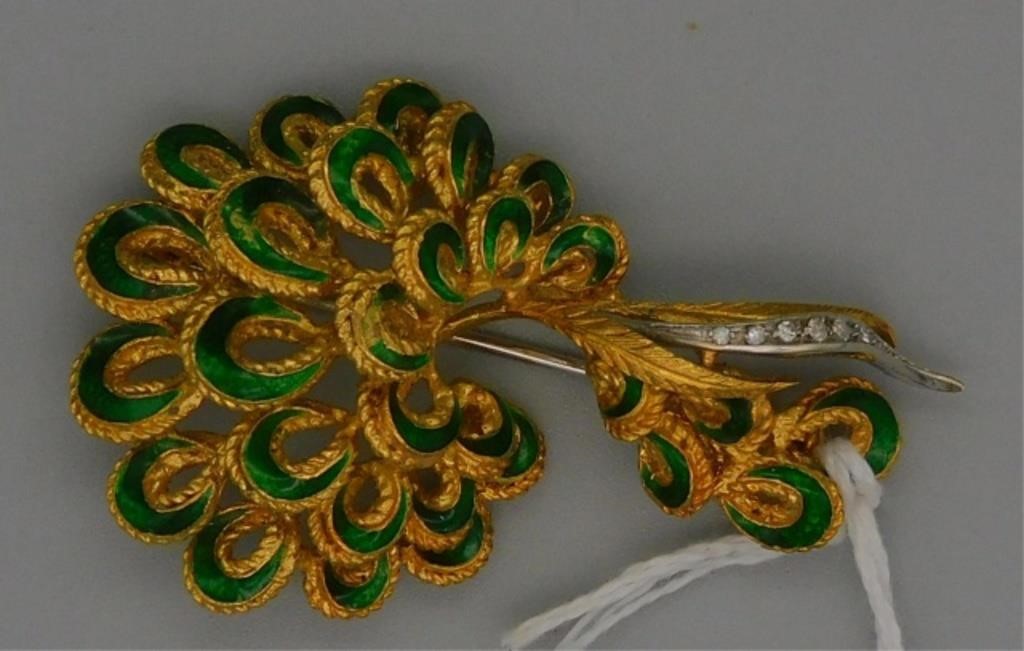 18KT GOLD PEACOCK FORM PIN. DIAMOND