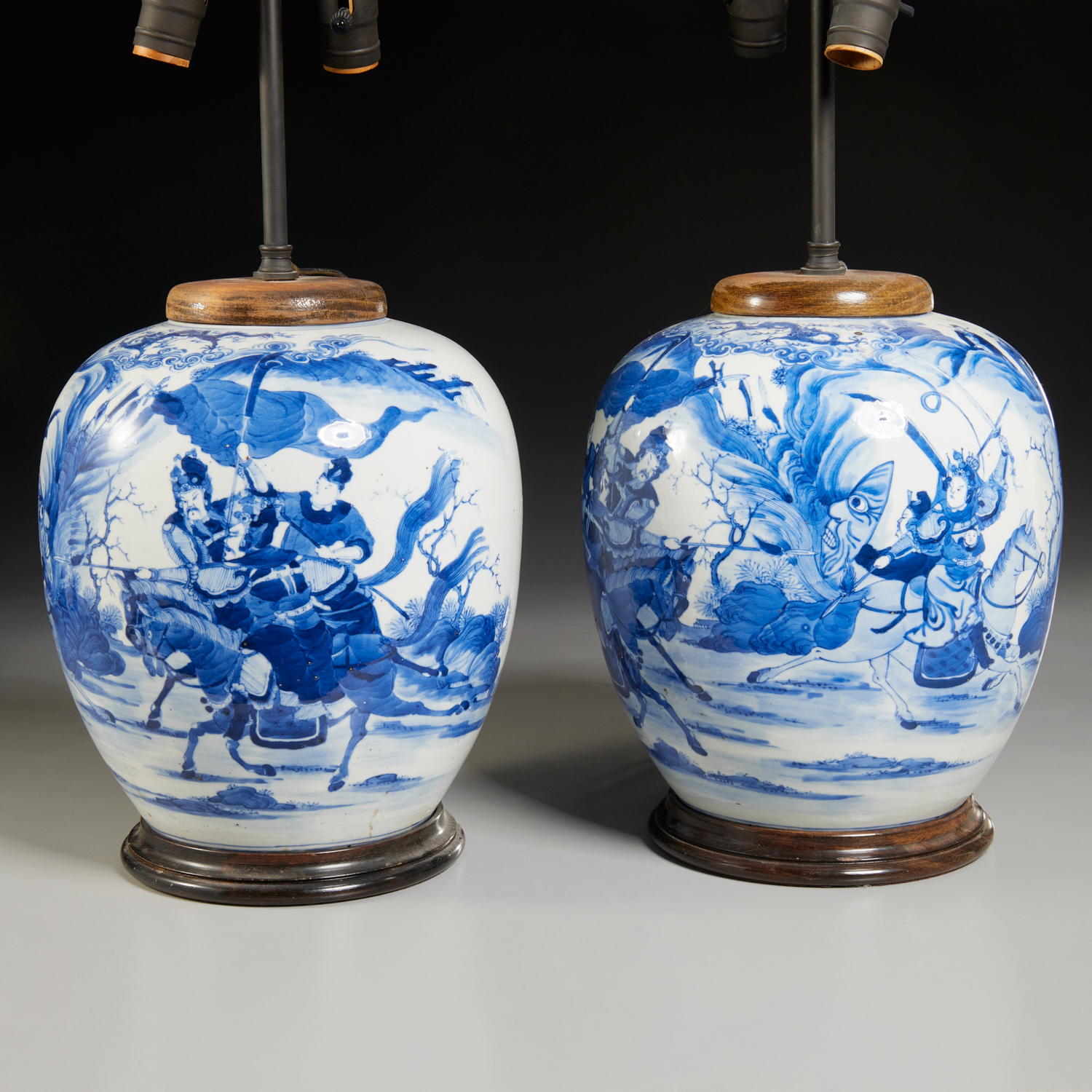 PAIR CHINESE BLUE AND WHITE LAMPS  2bf45c