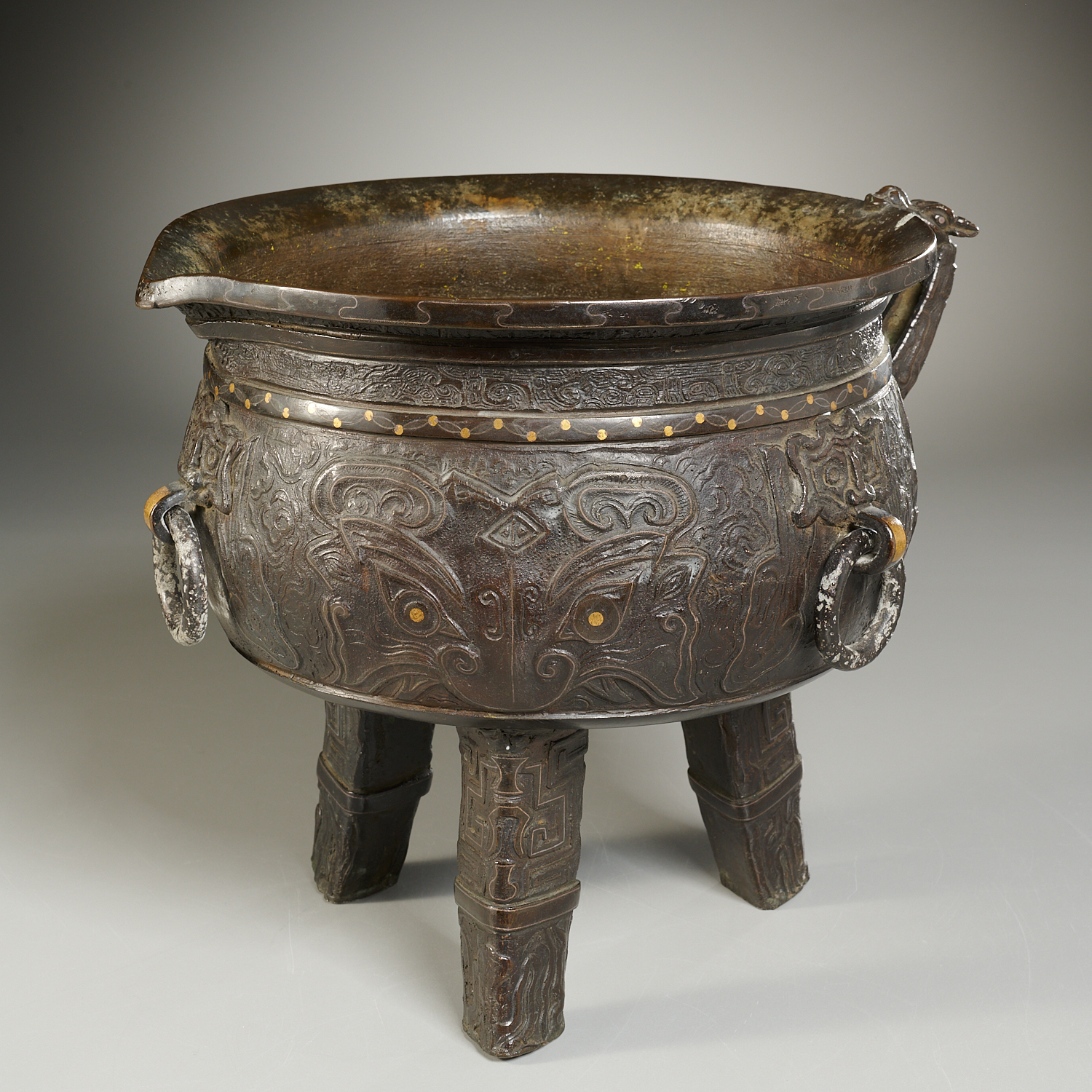 CHINESE ARCHAISTIC BRONZE VESSEL  2bf45f