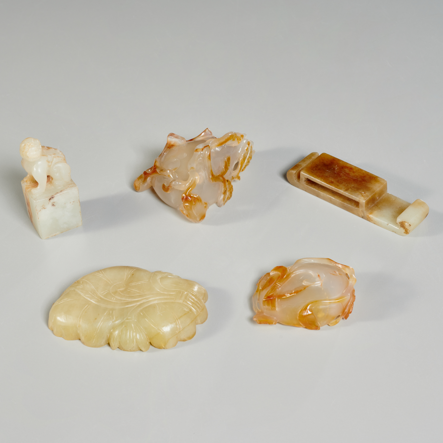 CHINESE JADE AND AGATE CARVED SCHOLAR'S