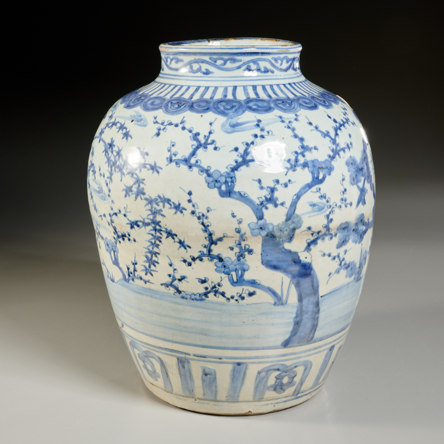 LARGE CHINESE BLUE AND WHITE PORCELAIN