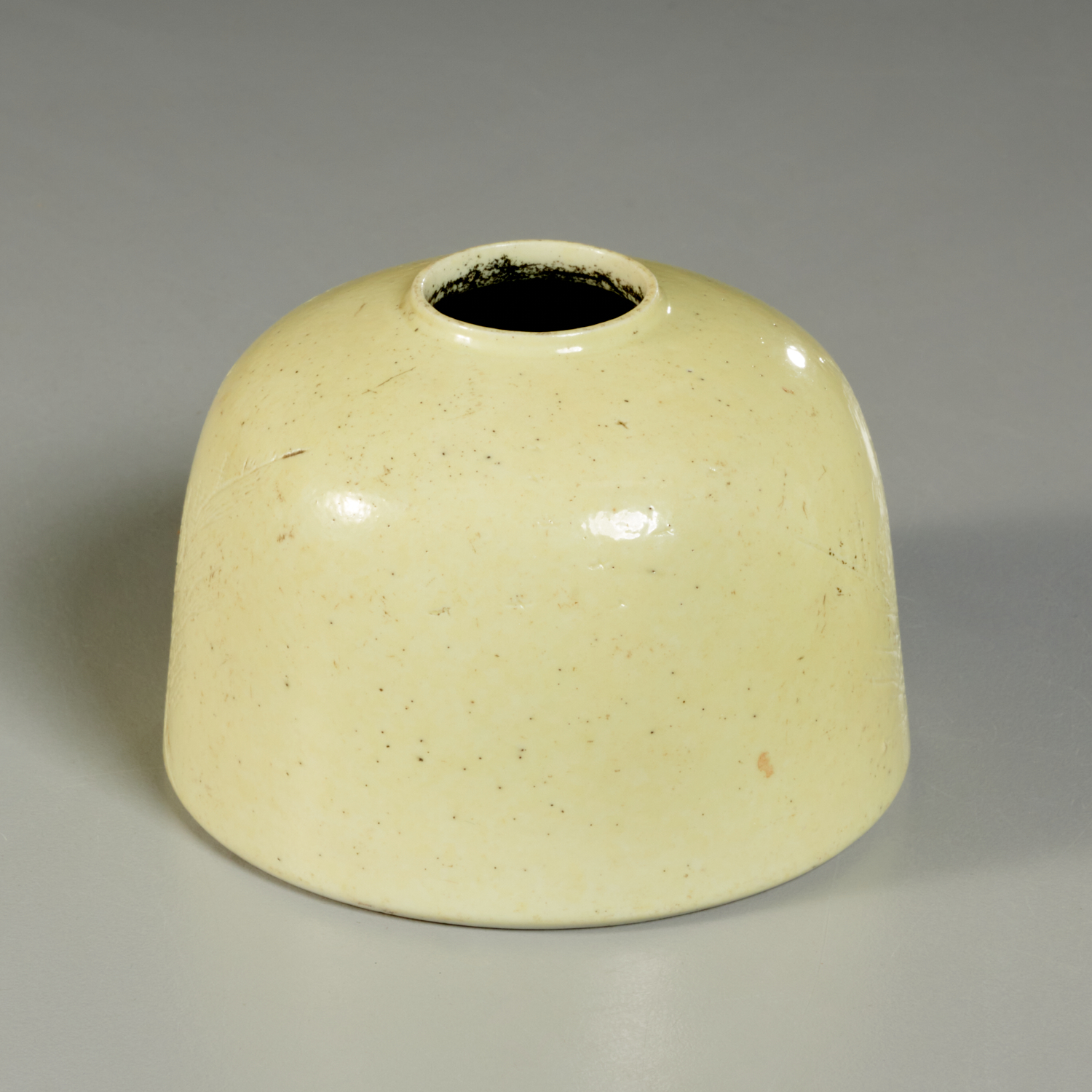 CHINESE PALE YELLOW PORCELAIN WATER 2bf560